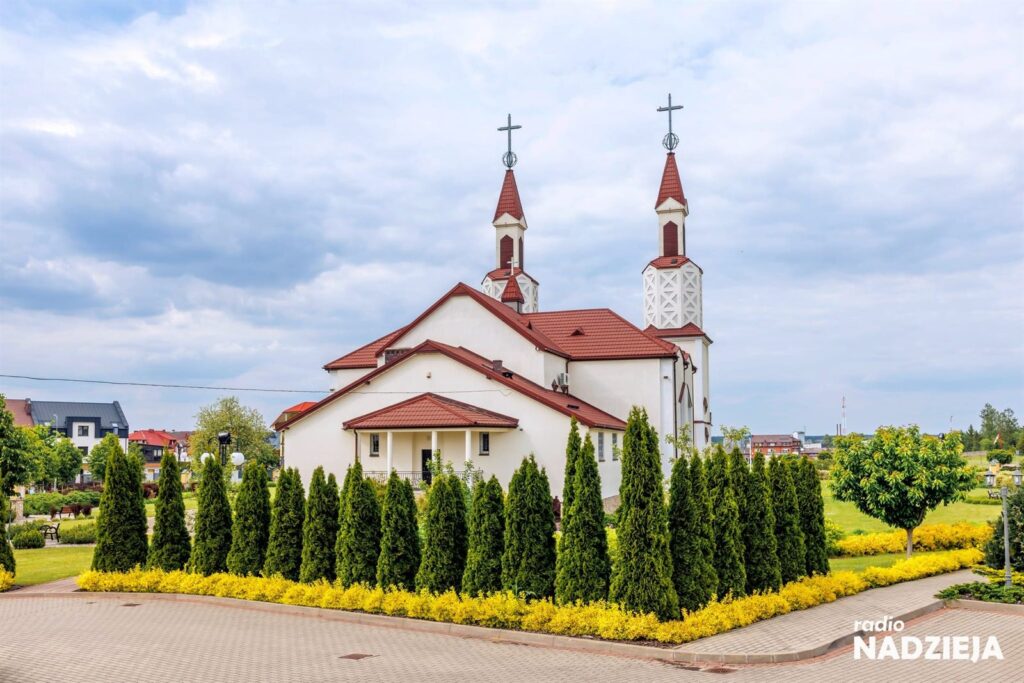 Kościół parafialny od strony ogrodu